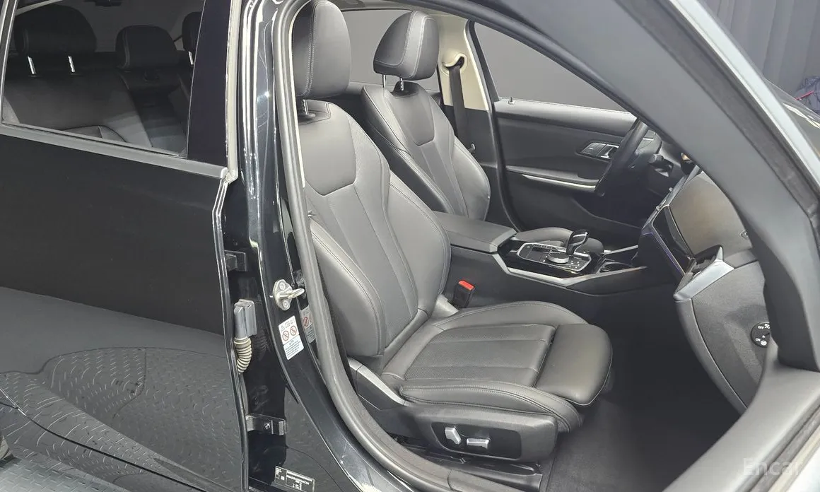 BMW 3 Series 2019 320i