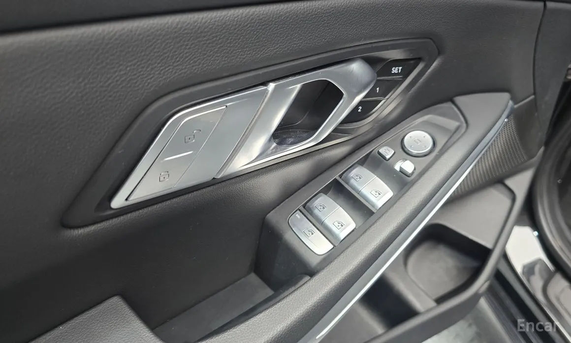 BMW 3 Series 2019 320i