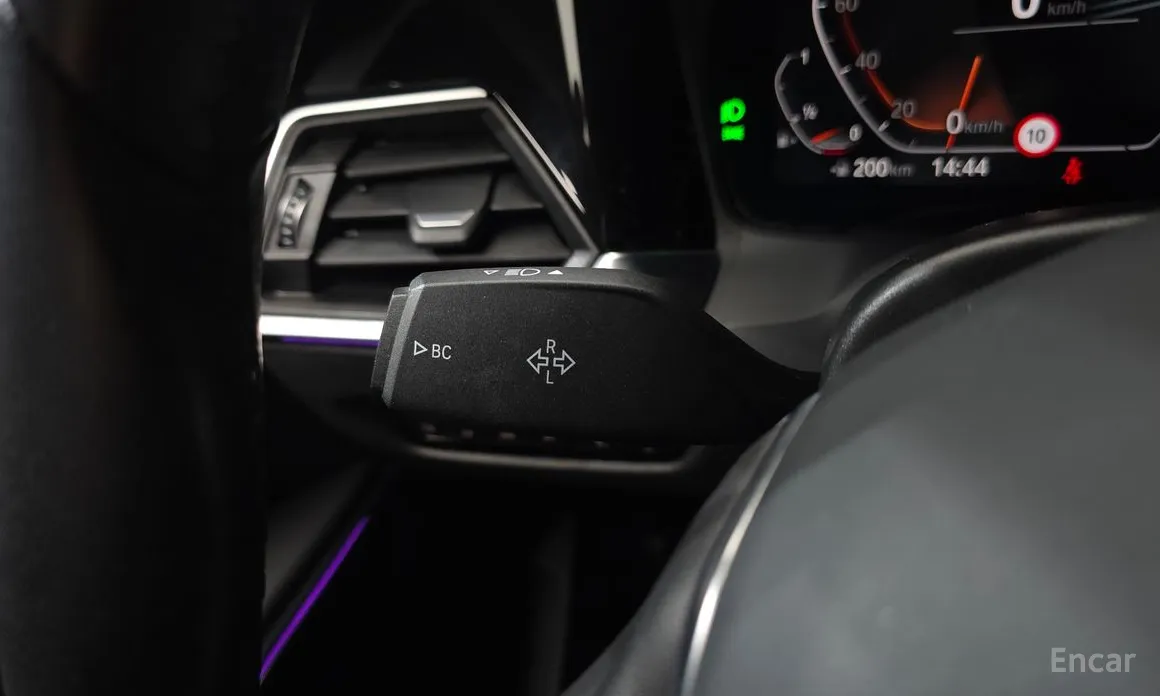 BMW 3 Series 2019 320i