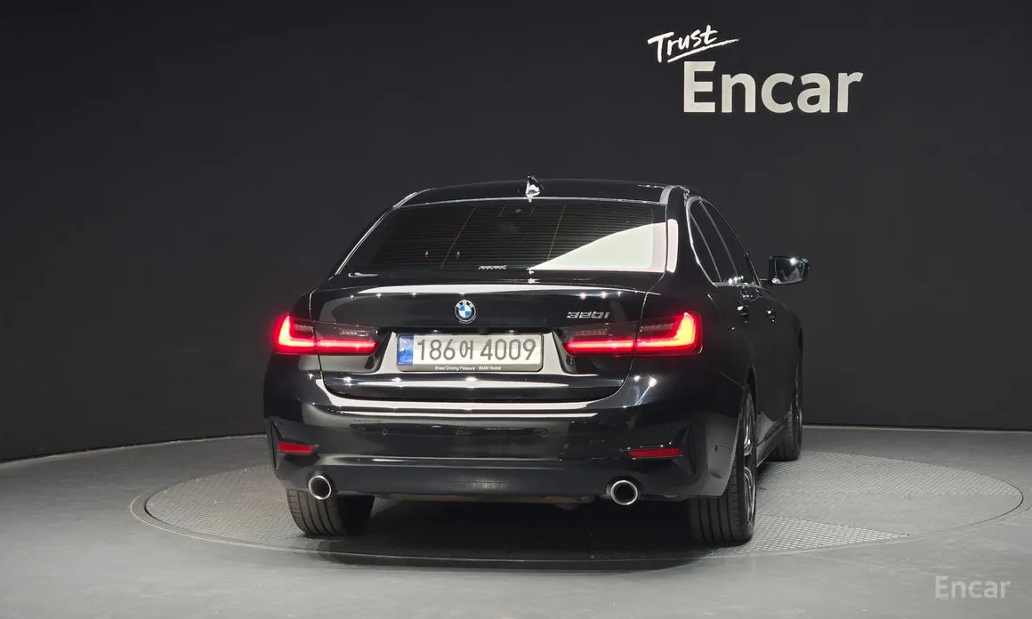 BMW 3 Series 2019 320i