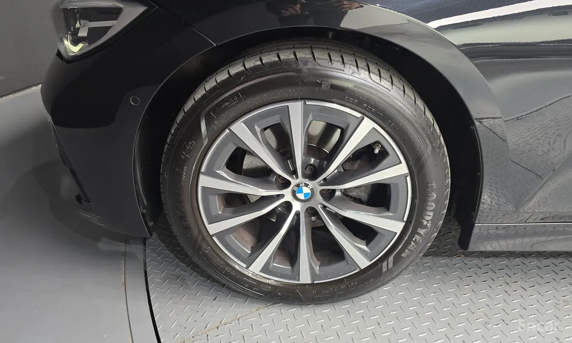 BMW 3 Series 2019 320i