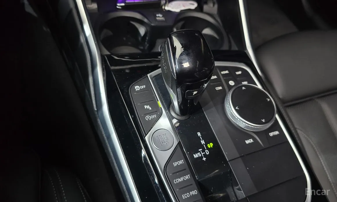 BMW 3 Series 2019 320i