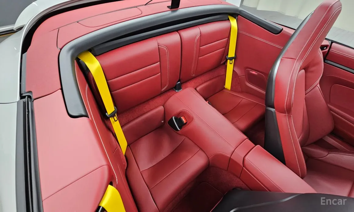 Porsche 911 2019 Carrera 4 GTS Cabriolet