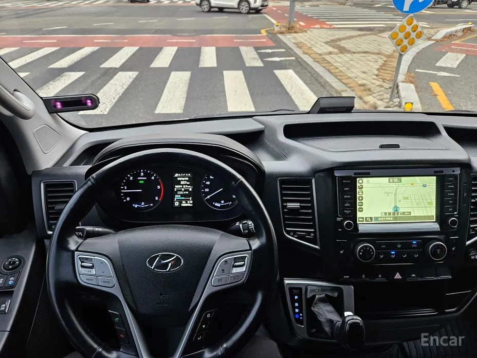 Hyundai Solati 2015 15-seater