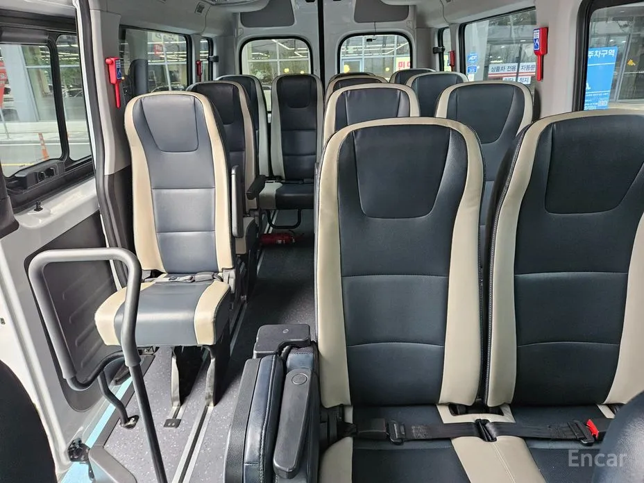 Hyundai Solati 2015 15-seater