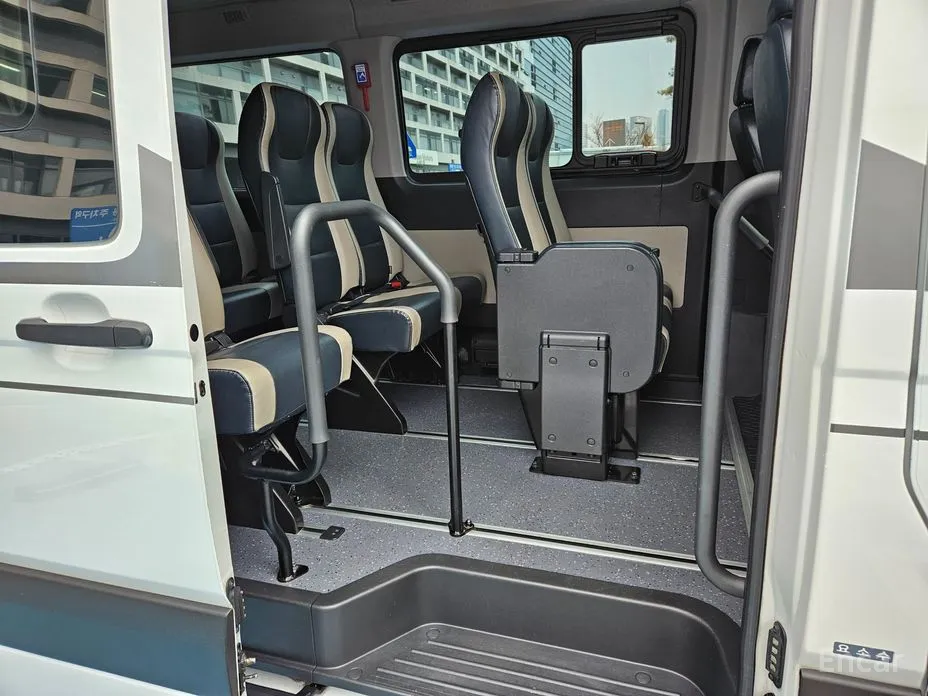 Hyundai Solati 2015 15-seater