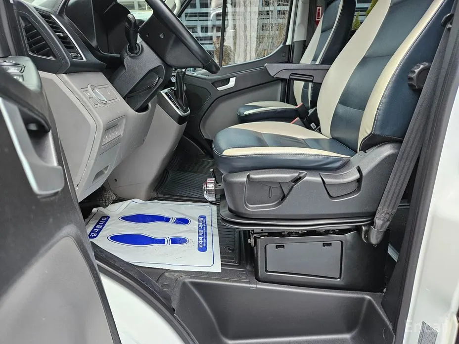 Hyundai Solati 2015 15-seater