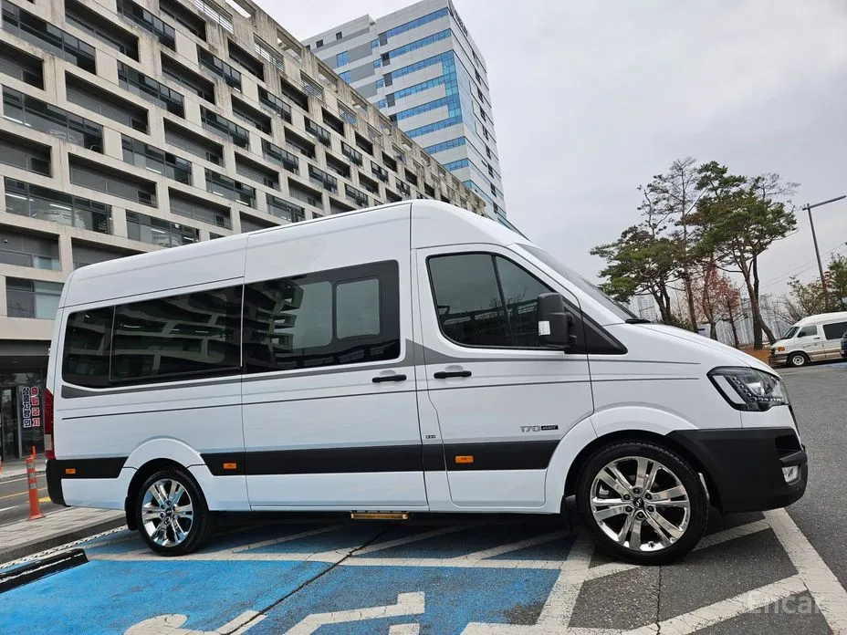 Hyundai Solati 2015 15-seater