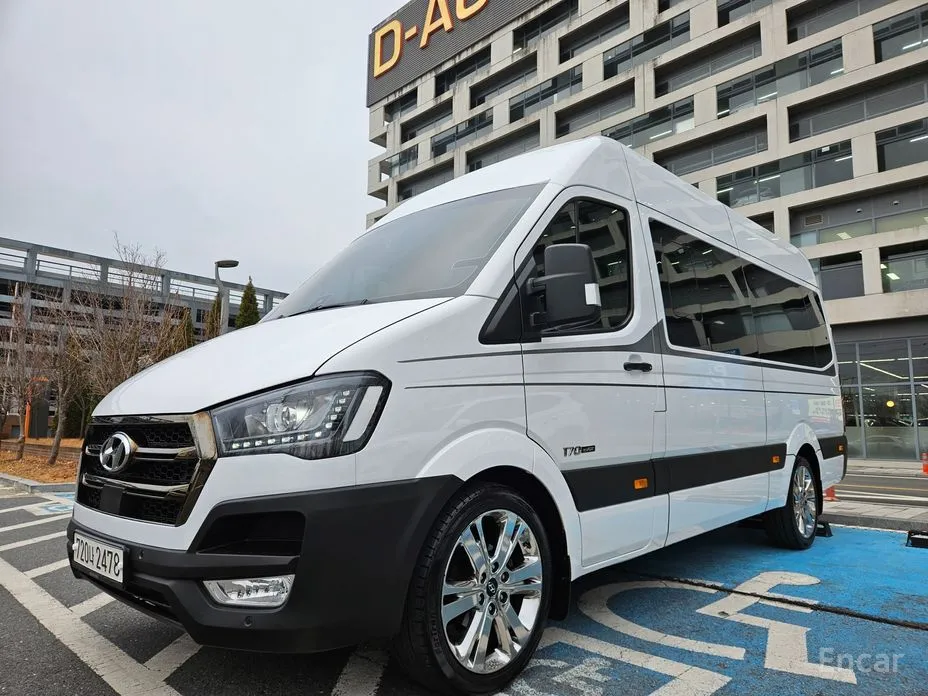 Hyundai Solati 2015 15-seater