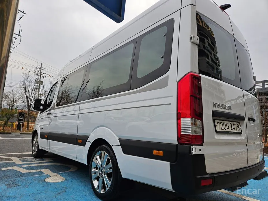 Hyundai Solati 2015 15-seater