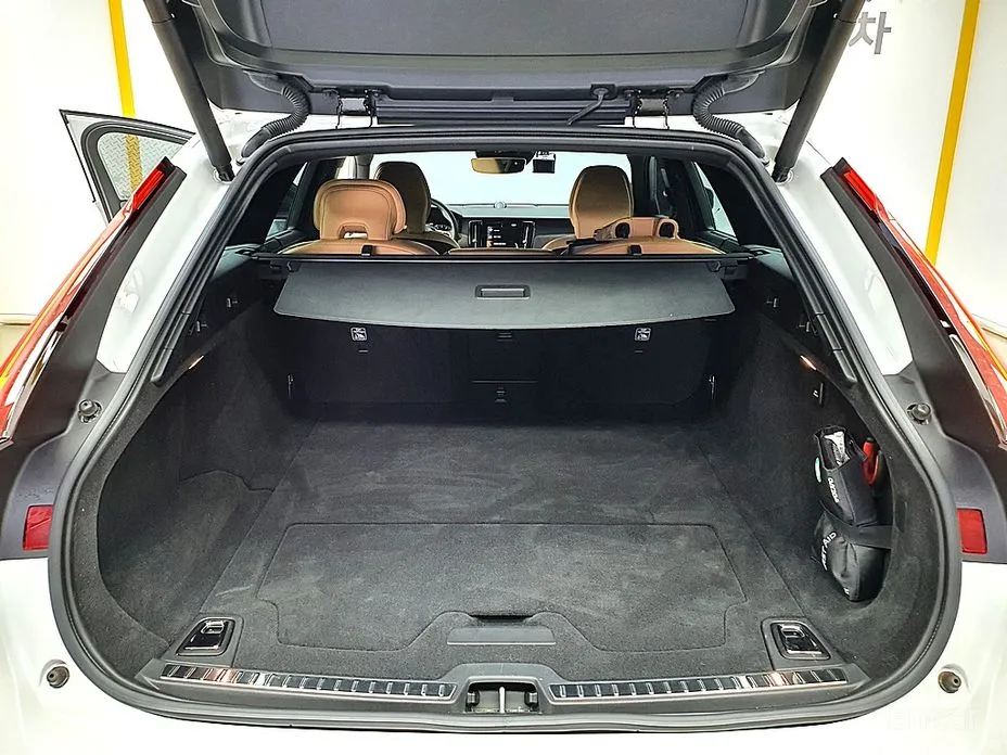 Volvo V90 2017 B5 Pro AWD