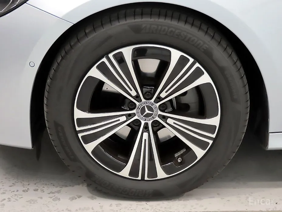 Mercedes-Benz E-Class 2024 E200 Avantgarde