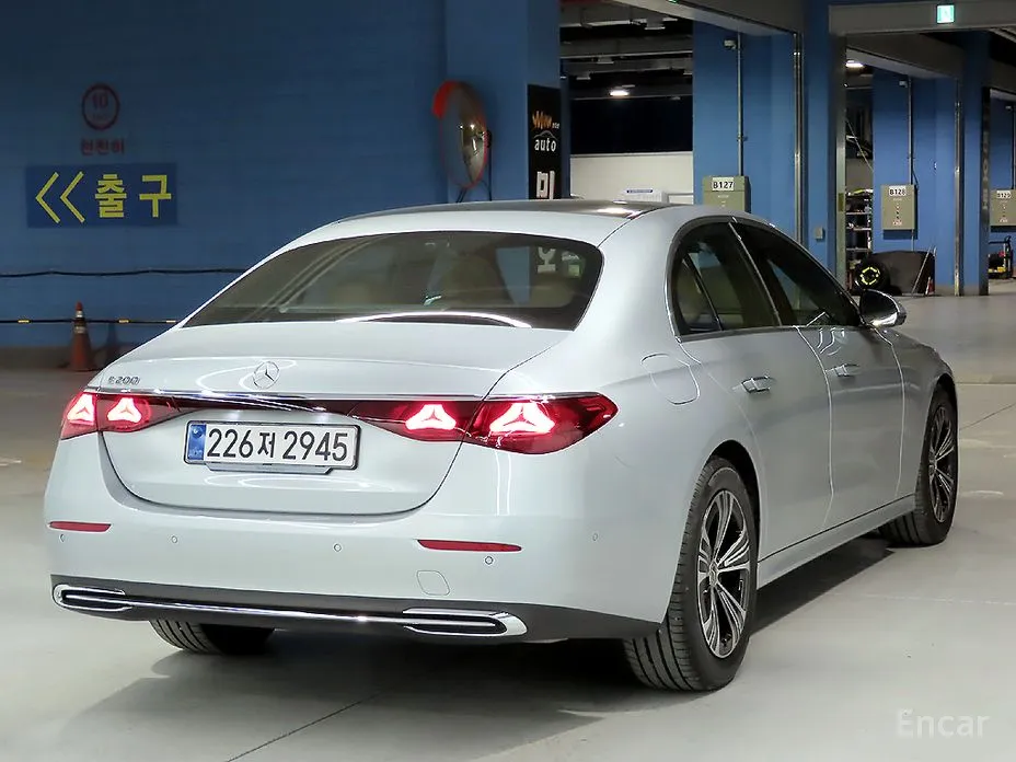 Mercedes-Benz E-Class 2024 E200 Avantgarde