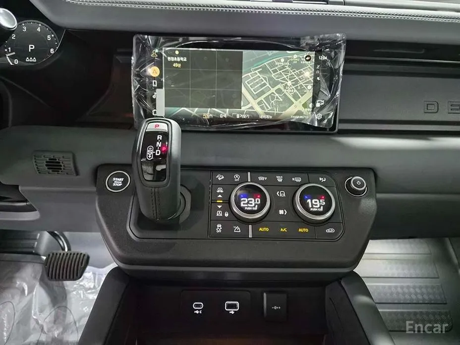 Land Rover Defender 2020 110 P300 X-Dynamic SE