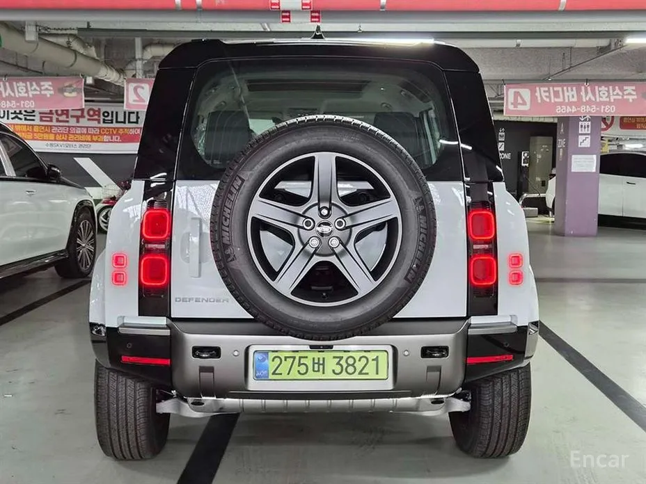 Land Rover Defender 2020 110 P300 X-Dynamic SE