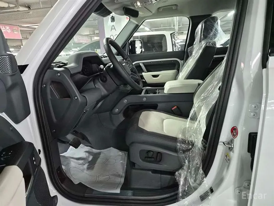 Land Rover Defender 2020 110 P300 X-Dynamic SE