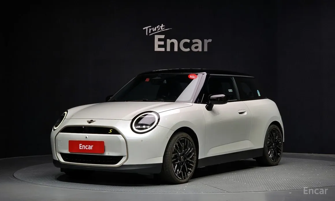 Mini Cooper 2025 SE Favoured