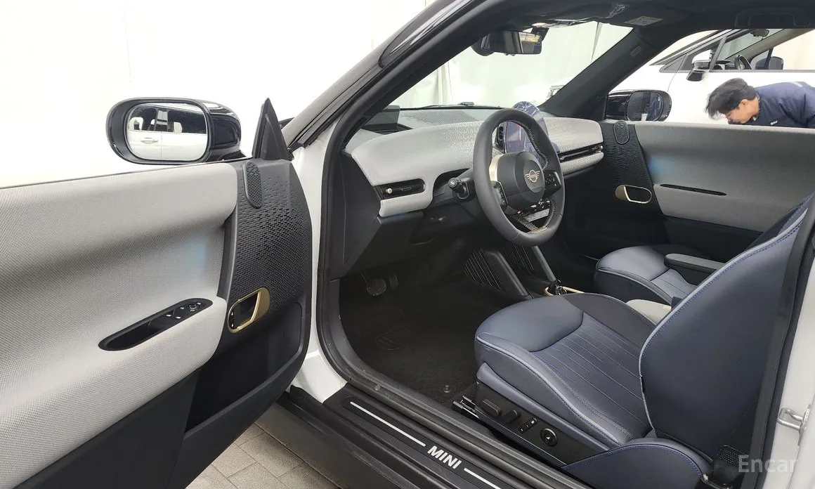 Mini Cooper 2025 SE Favoured