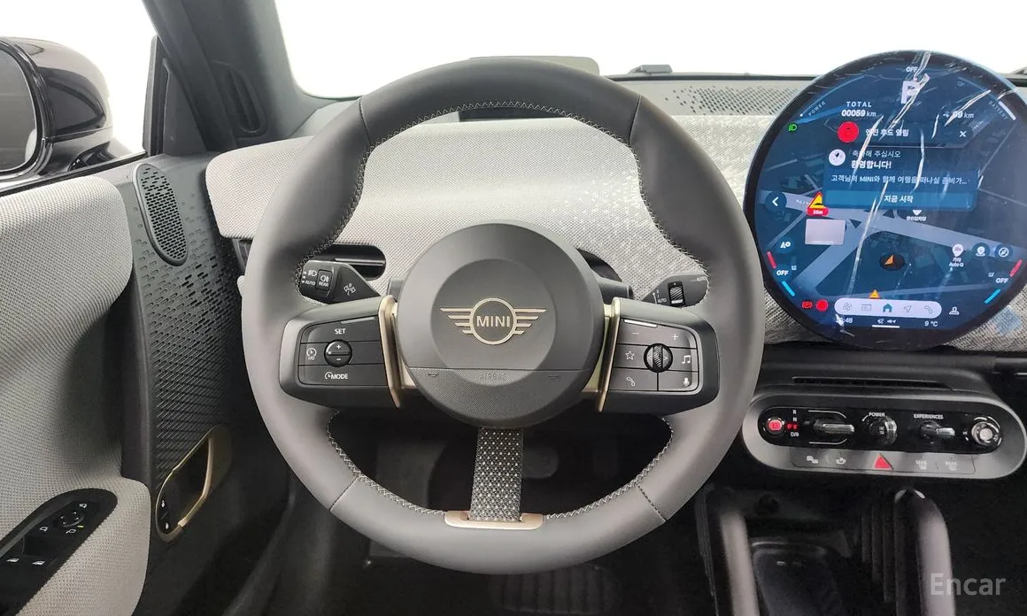 Mini Cooper 2025 SE Favoured