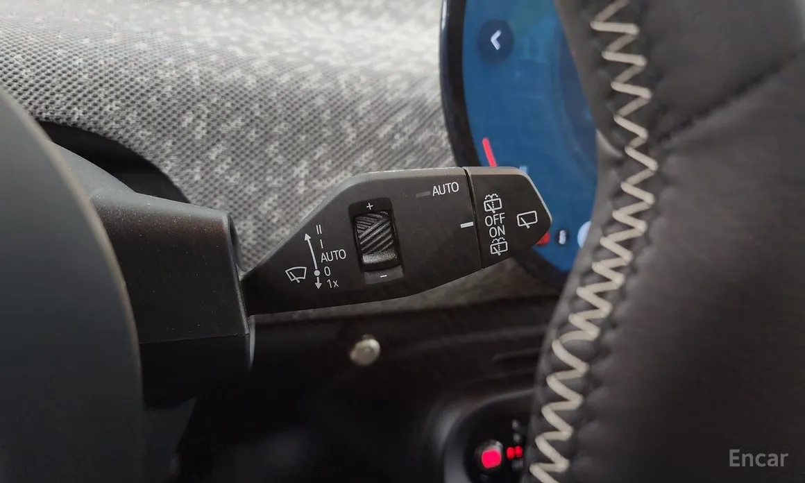 Mini Cooper 2025 SE Favoured