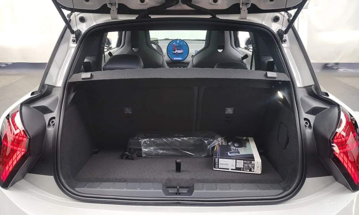 Mini Cooper 2025 SE Favoured