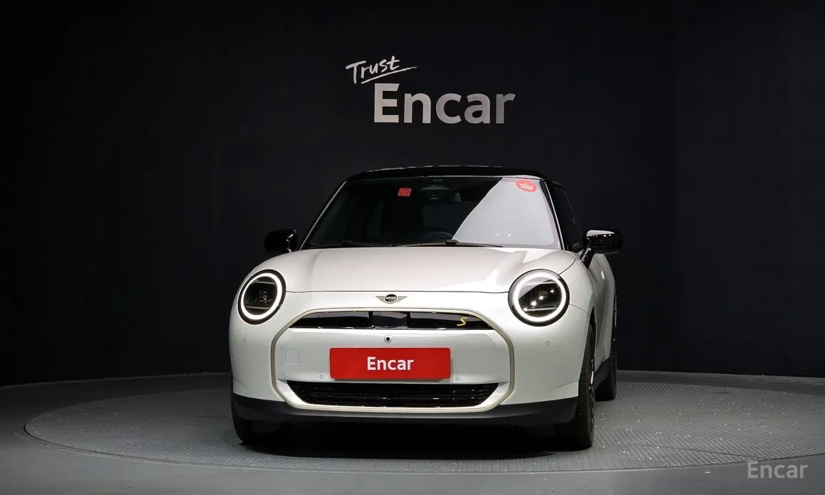 Mini Cooper 2025 SE Favoured