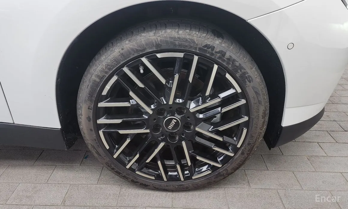 Mini Cooper 2025 SE Favoured