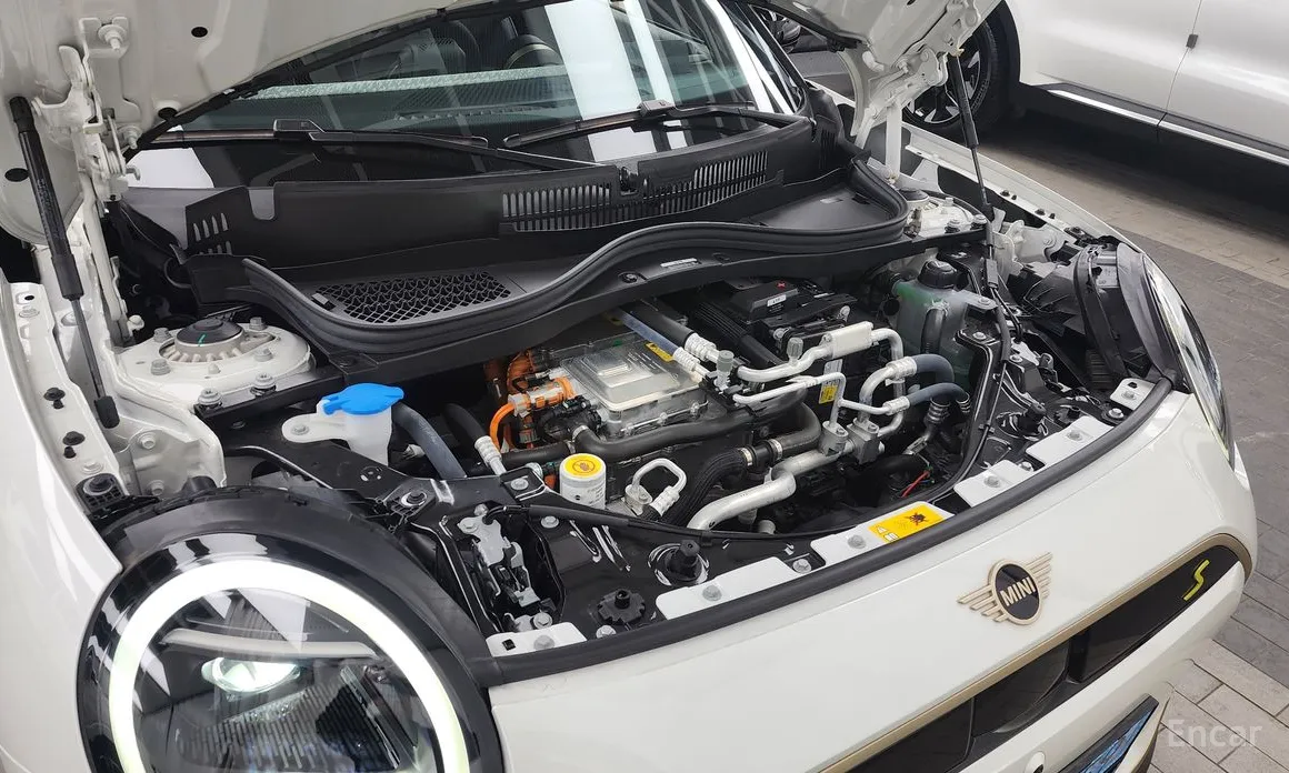 Mini Cooper 2025 SE Favoured