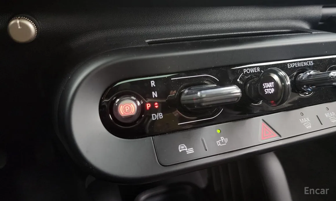 Mini Cooper 2025 SE Favoured