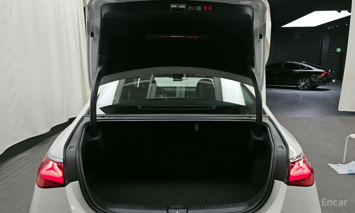 Mercedes-Benz E-Class 2024 E220d 4MATIC Exclusive