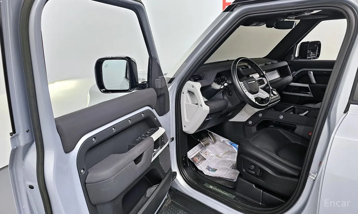 Land Rover Defender 2020 110 P300 X-Dynamic SE