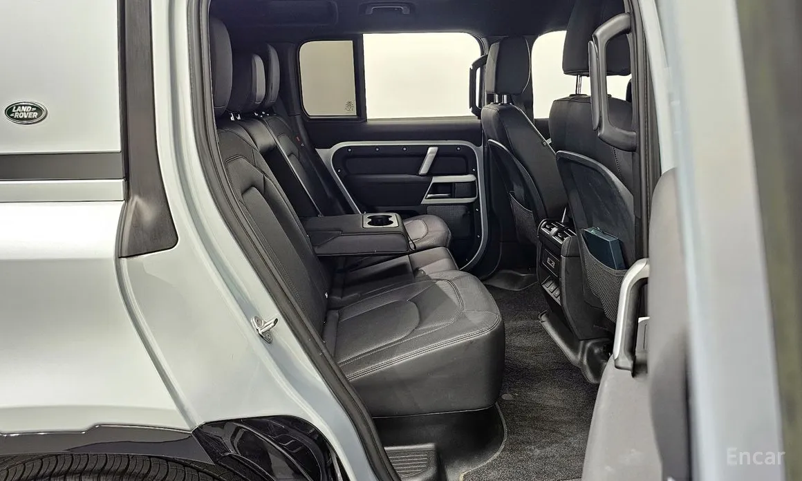 Land Rover Defender 2020 110 P300 X-Dynamic SE