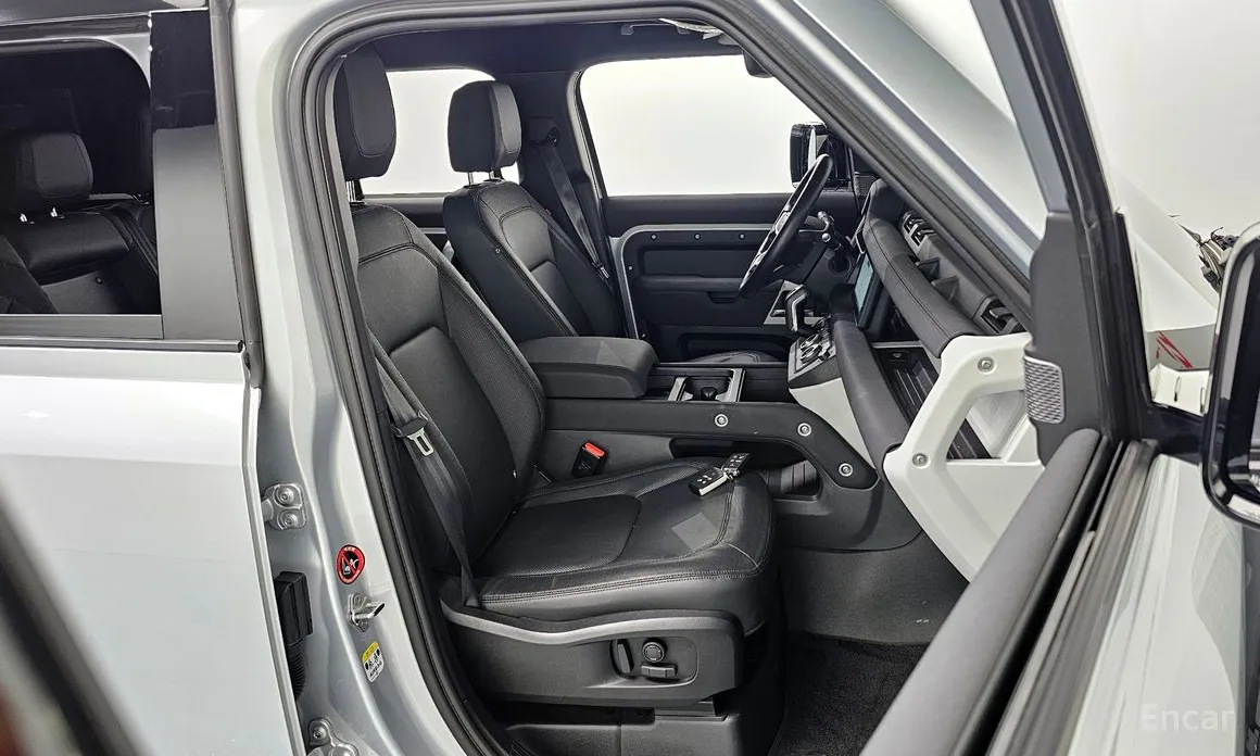 Land Rover Defender 2020 110 P300 X-Dynamic SE