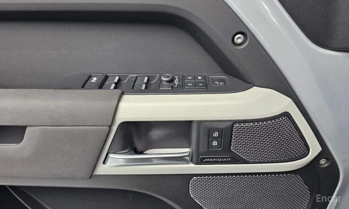 Land Rover Defender 2020 110 P300 X-Dynamic SE