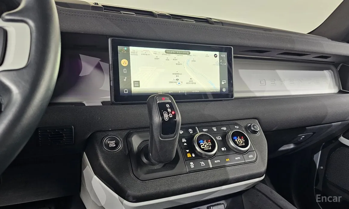 Land Rover Defender 2020 110 P300 X-Dynamic SE