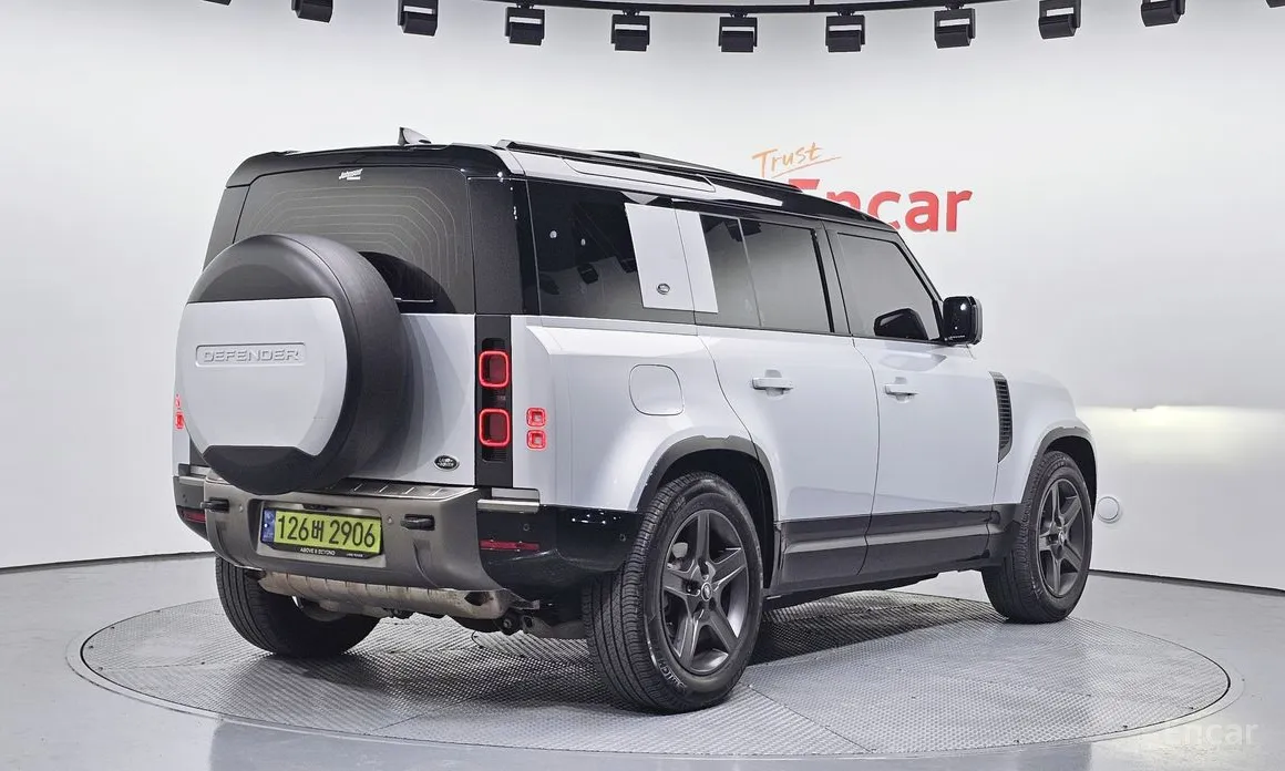 Land Rover Defender 2020 110 P300 X-Dynamic SE