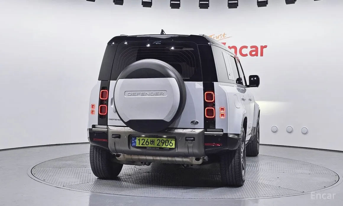 Land Rover Defender 2020 110 P300 X-Dynamic SE