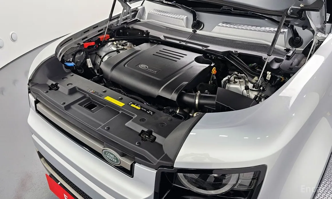 Land Rover Defender 2020 110 P300 X-Dynamic SE