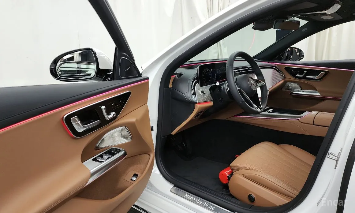 Mercedes-Benz E-Class 2024 E300 4MATIC Exclusive