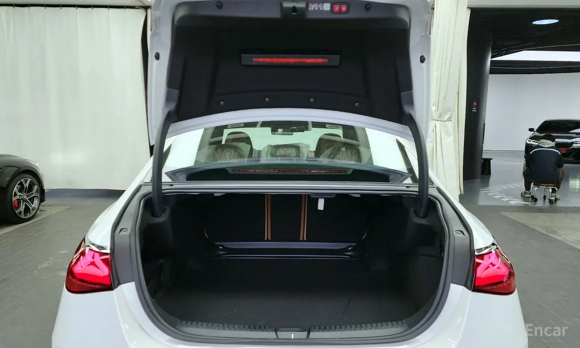 Mercedes-Benz E-Class 2024 E300 4MATIC Exclusive