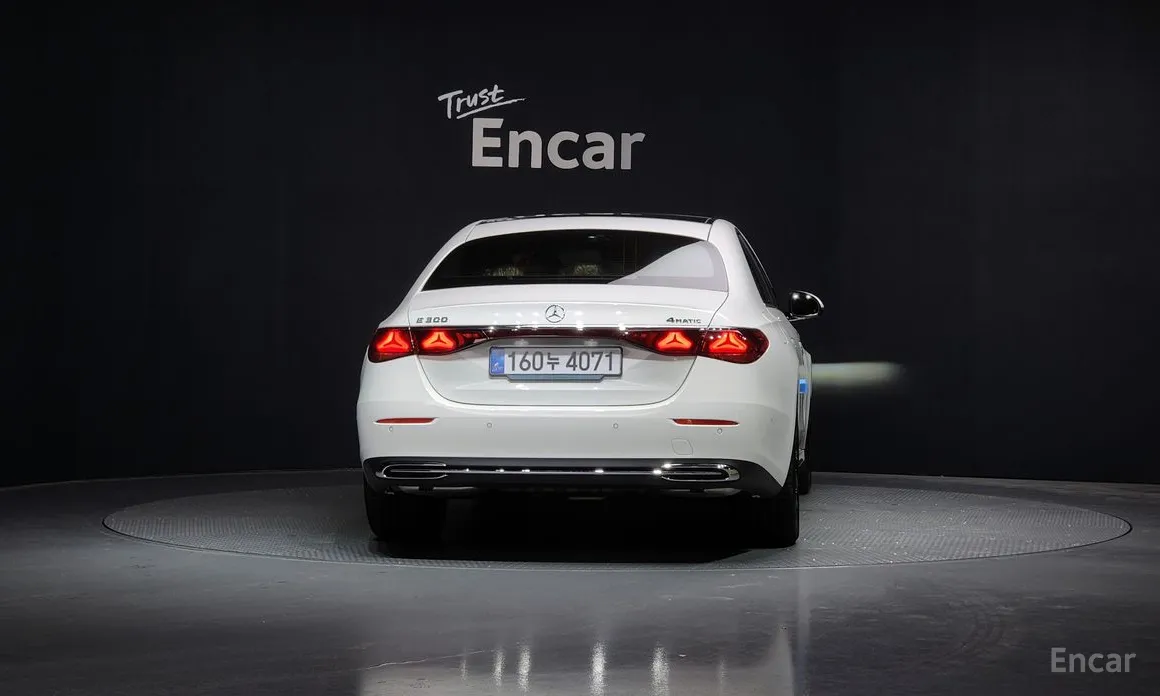 Mercedes-Benz E-Class 2024 E300 4MATIC Exclusive
