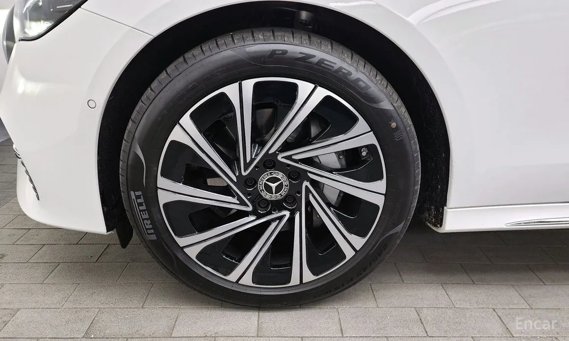 Mercedes-Benz E-Class 2024 E300 4MATIC Exclusive