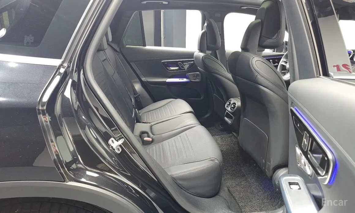 Mercedes-Benz GLC-Class 2023 GLC300 4MATIC AMG Line