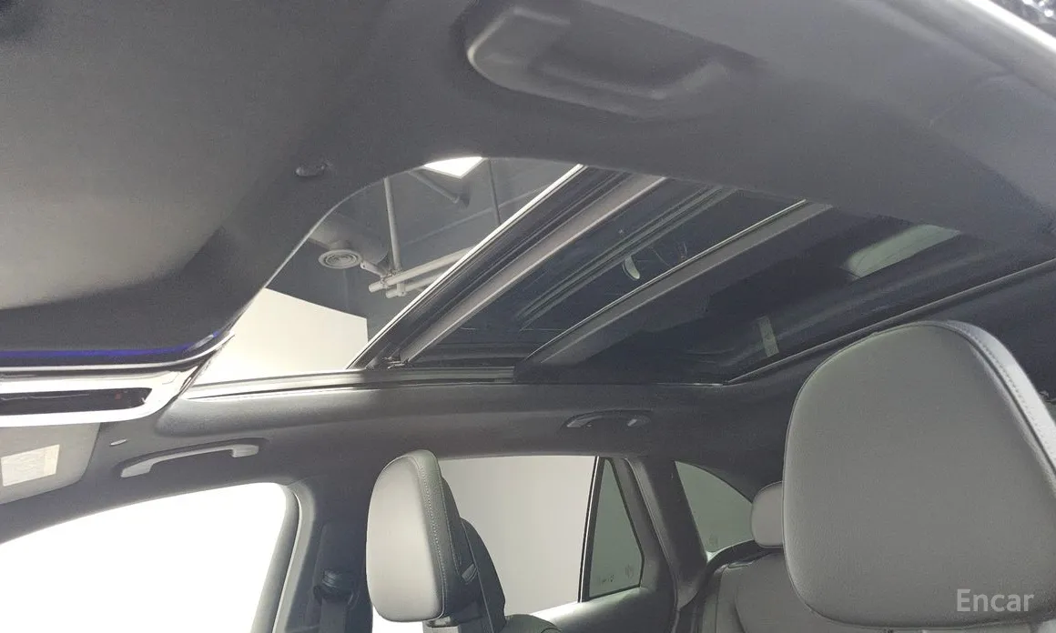 Mercedes-Benz GLC-Class 2023 GLC300 4MATIC AMG Line