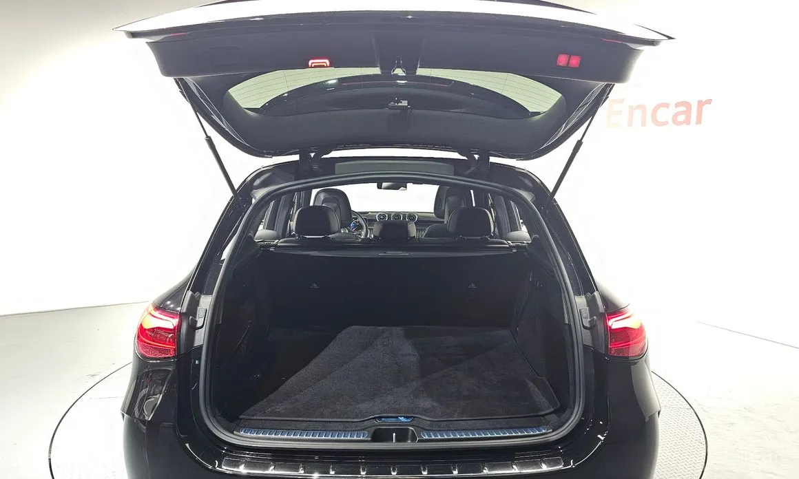 Mercedes-Benz GLC-Class 2023 GLC300 4MATIC AMG Line