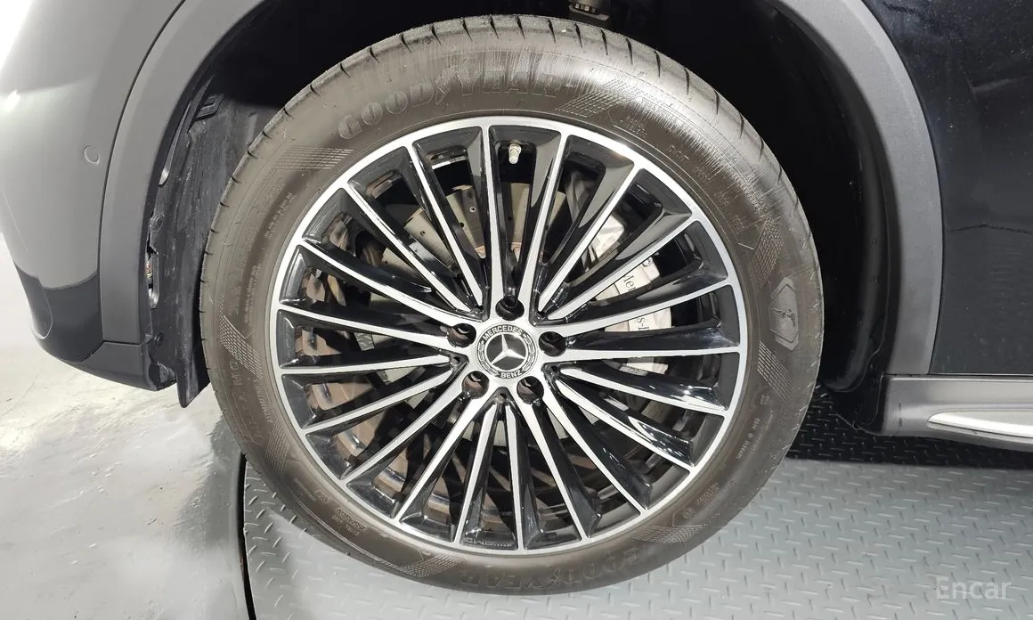 Mercedes-Benz GLC-Class 2023 GLC300 4MATIC AMG Line