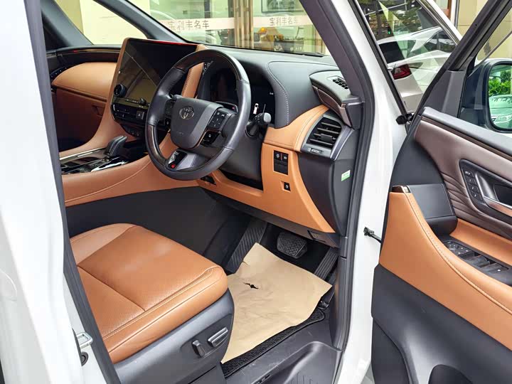 Toyota Vellfire 2025 2025款 皇冠 双擎 2.5L 墨金行政版