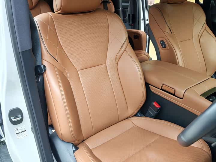 Toyota Vellfire 2025 2025款 皇冠 双擎 2.5L 墨金行政版