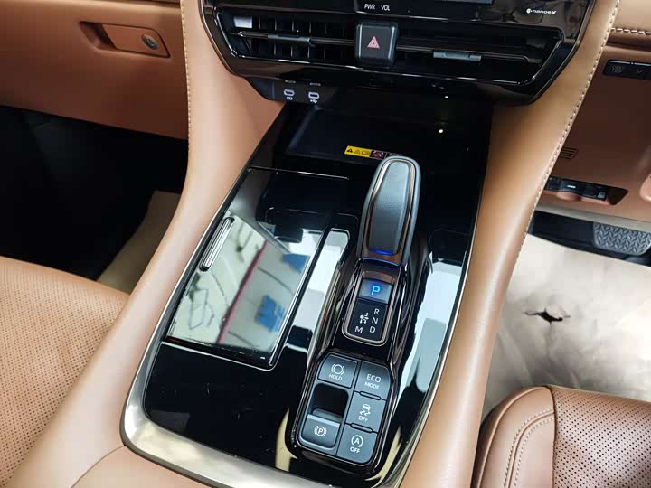 Toyota Vellfire 2025 2025款 皇冠 双擎 2.5L 墨金行政版