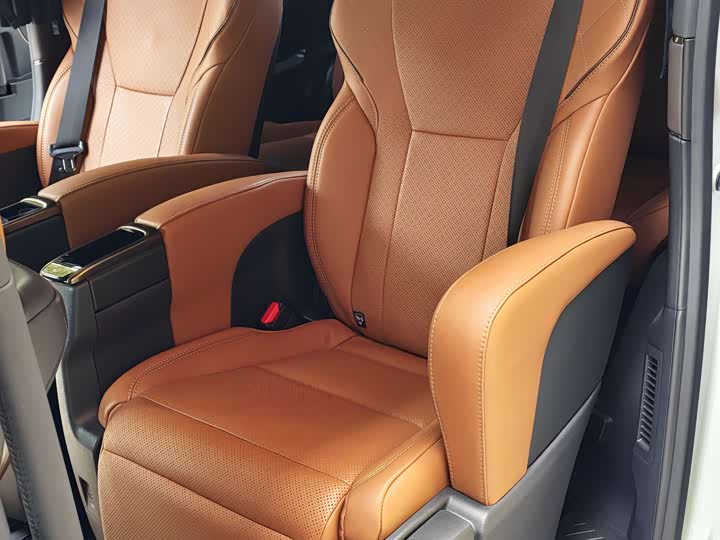 Toyota Vellfire 2025 2025款 皇冠 双擎 2.5L 墨金行政版